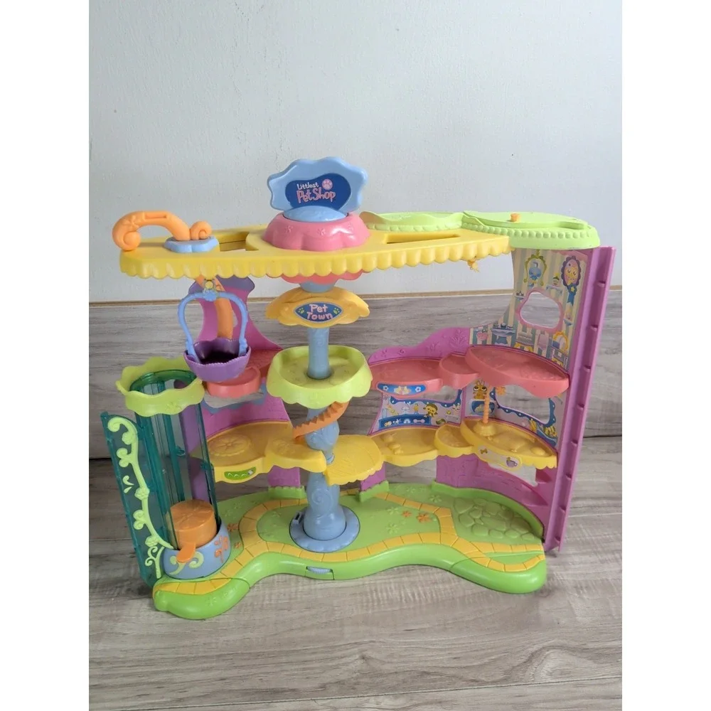 Littlest Pet Shop LPS Round N Round Pet Town Play Set Hasbro 2006